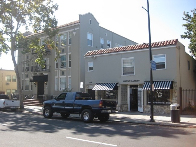 Building Photo - Metro Walk Apartments