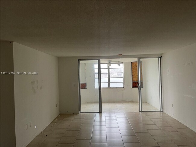 Foto del edificio - 1660 NE 191st St