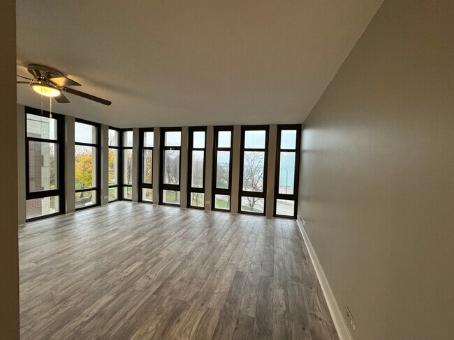Foto del edificio - 6700 S South Shore Dr