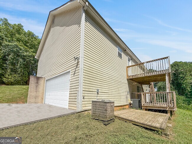 Building Photo - 6463 Heritage Run