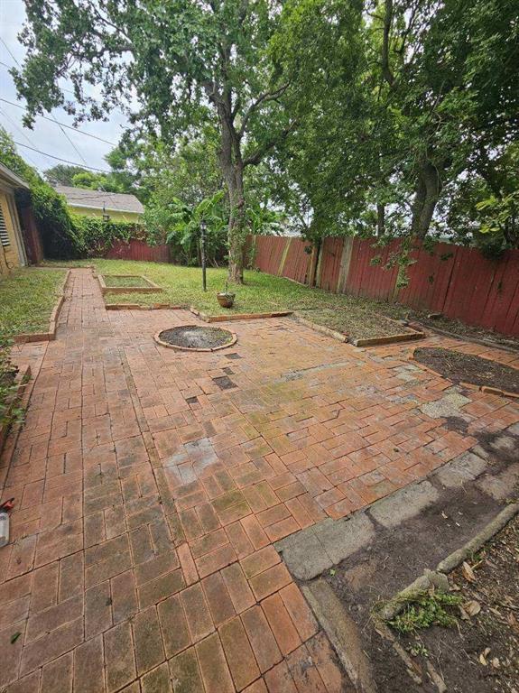 Building Photo - 11 Manor Way