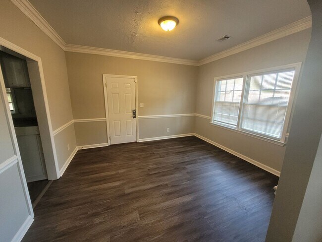 Foto del edificio - 2400 Bell St