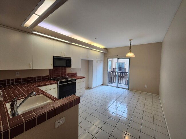 Building Photo - 68 Montana Del Lago Dr
