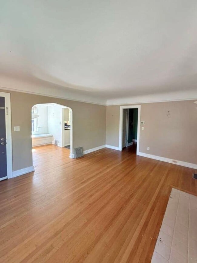 Building Photo - Charming 3 BR Phinney Ridge Home