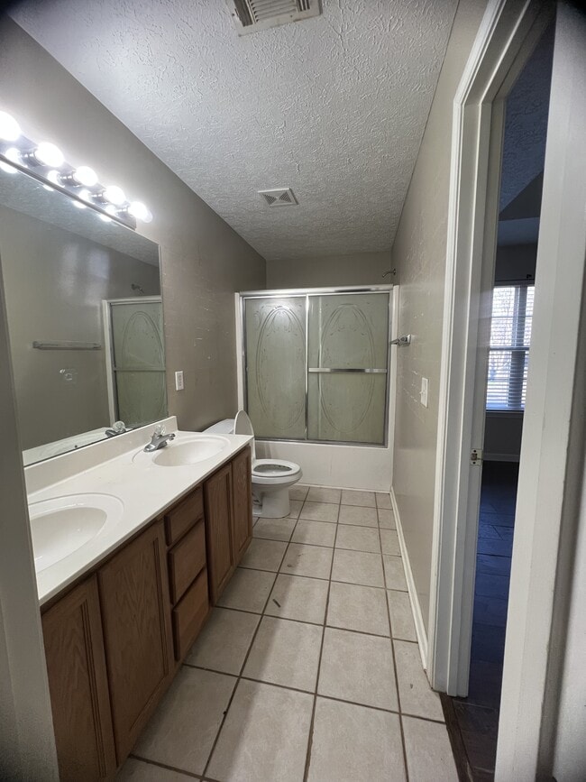 Building Photo - 1921 Portway Rd