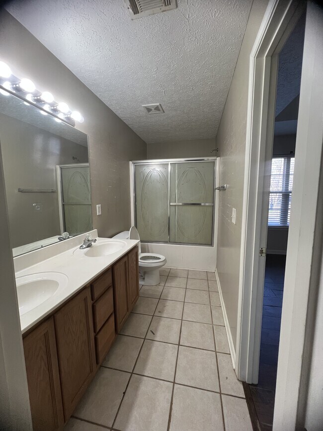 Foto del edificio - 1921 Portway Rd