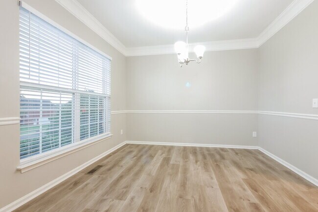 Building Photo - 105 Lightberry Ln