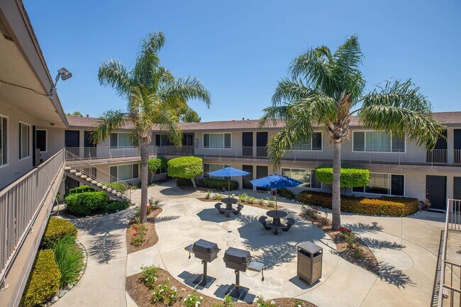 Foto del edificio - Playa Mediterranean Apartment Homes