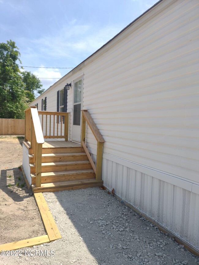 Building Photo - 111 Piney View St