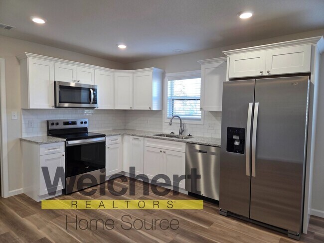 Foto del edificio - 3 Bed 2 bath home on corner lot