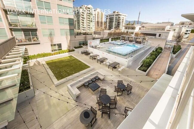 Building Photo - Stunning 2-Bedroom Apartment with Rooftop ...