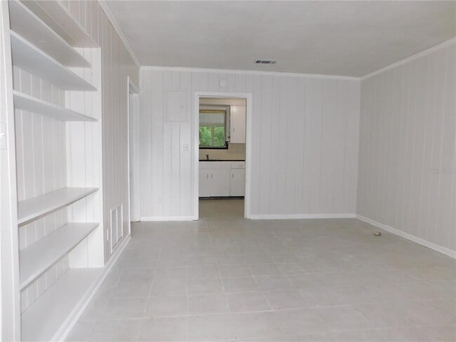 Building Photo - 548 NE 5th Ave