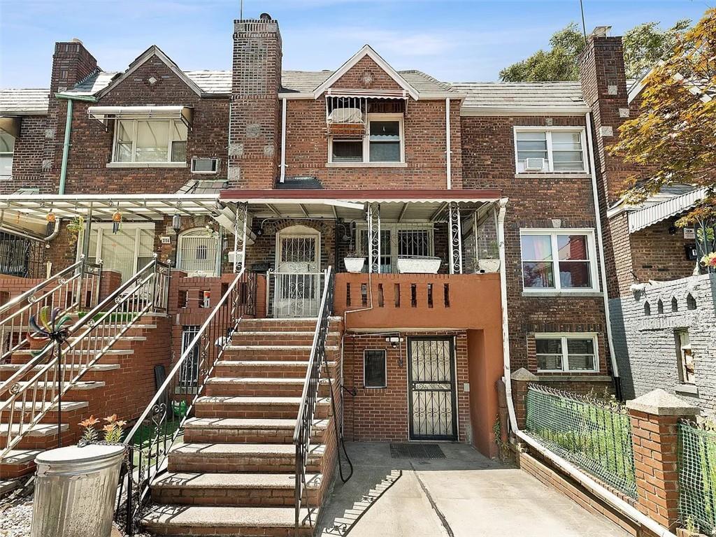 Primary Photo - 352 Remsen Ave