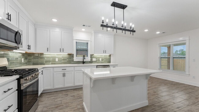 Building Photo - "Stylish 3-Bedroom Farmington Home with Gr...