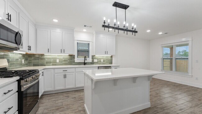 Foto del edificio - "Stylish 3-Bedroom Farmington Home with Gr...