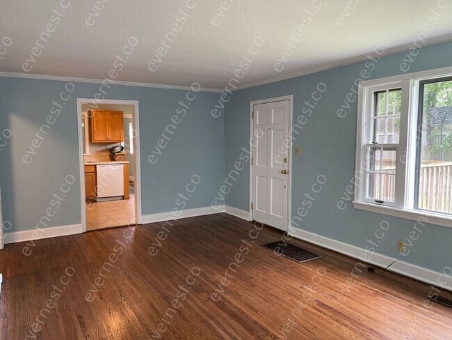 Building Photo - 5008 Golfview Dr