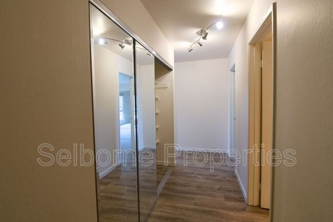 Foto del edificio - 765 Rand Ave