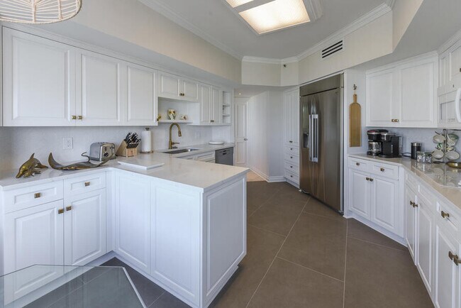 Building Photo - 1440 S Ocean Blvd