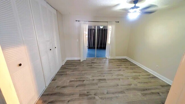 Foto del edificio - 24862 US Hwy 19 N