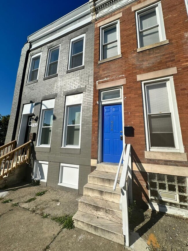 Building Photo - 904 N Payson St