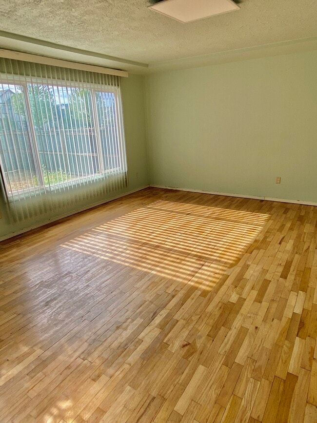 Foto del edificio - 4813 S Pine St