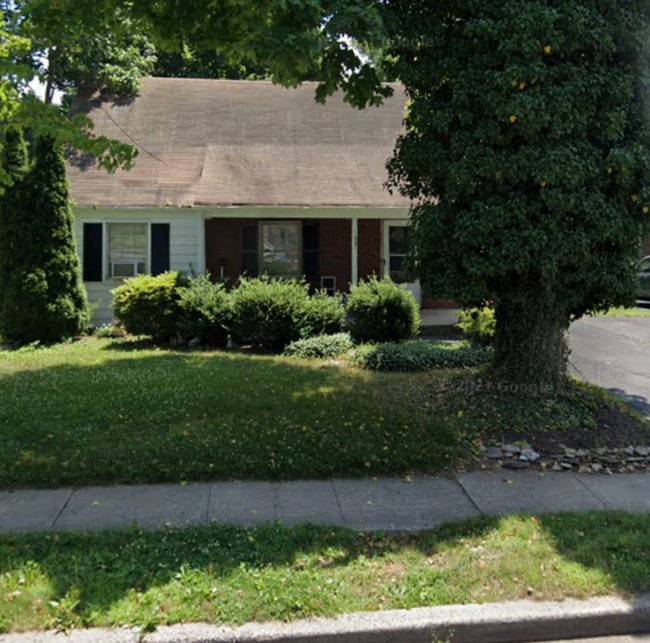 Building Photo - 621 Greenbrook Rd