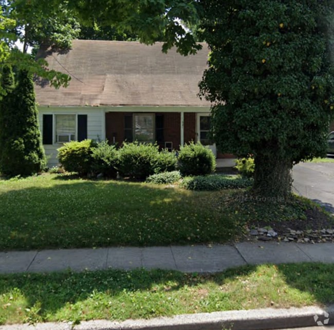 Building Photo - 621 Greenbrook Rd