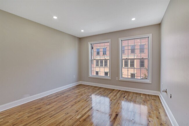 Foto del edificio - 22 Manning Ave