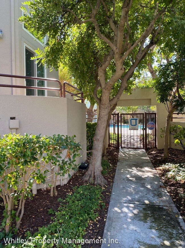 Building Photo - 2 br, 2 bath House - 101 E Court Lane