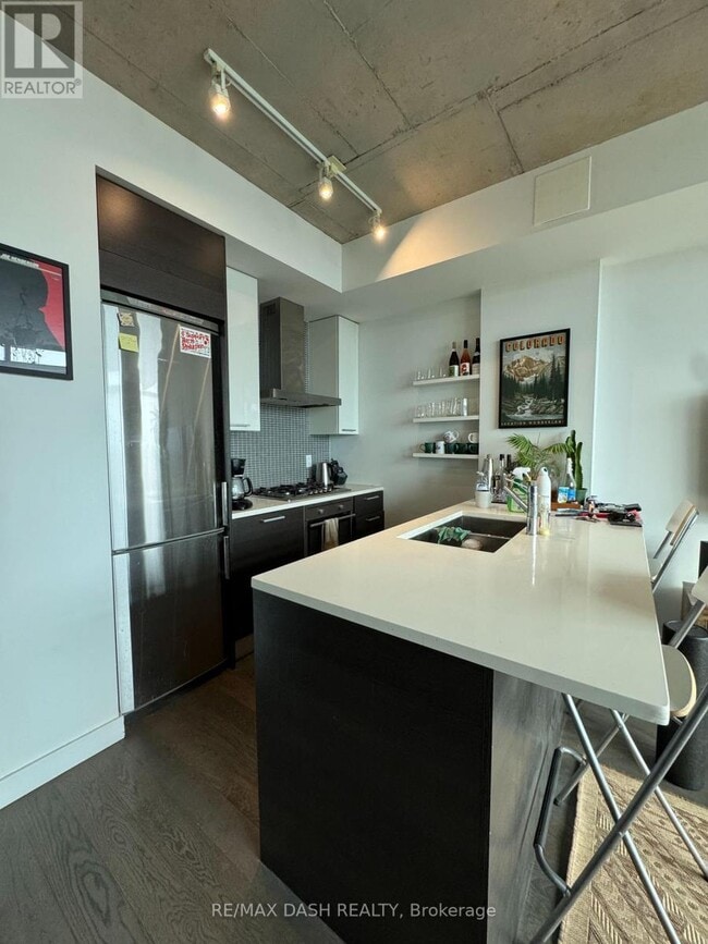 Building Photo - 90 Broadview Ave