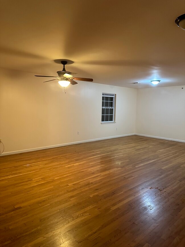 Building Photo - 272 Oraton St