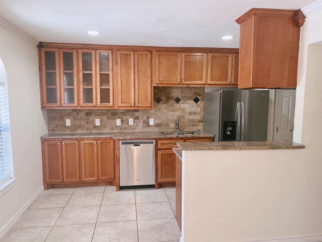 Foto principal - 407 E 45th St