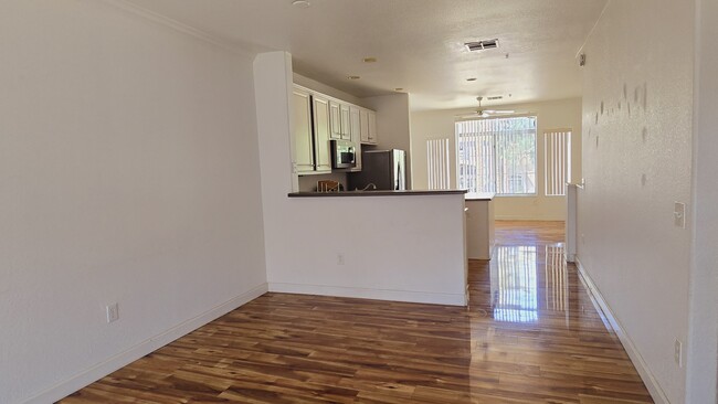 Foto del edificio - 4465 E Paradise Vlg Pkwy S
