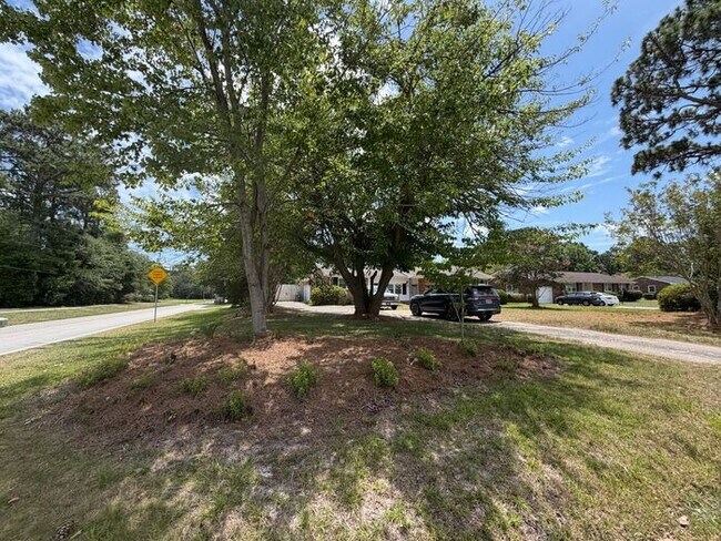Foto del edificio - Central Wilmington, popular school districts,2 car garage/RV/Boat parking 3/4 bedroom/fenched/Liv...