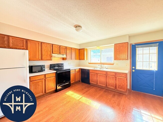 Building Photo - W163N11528 Windsor Ct