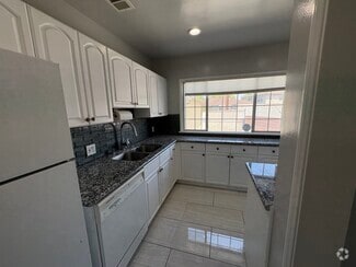 Building Photo - 1244 N Hollywood Way