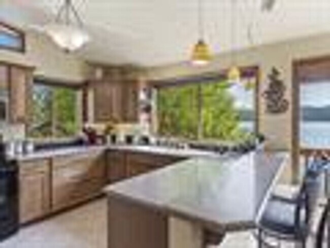 Building Photo - Waitts Lake 2 Bedroom 3 Bathroom Bungalow