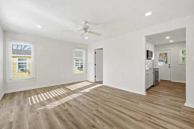 Building Photo - 242 College Dr