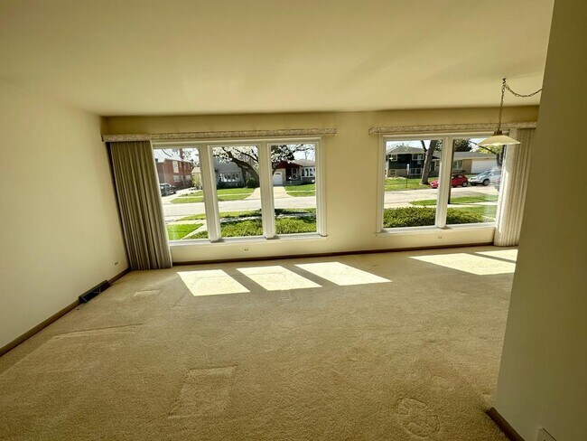 Foto del edificio - 933 N Western Ave