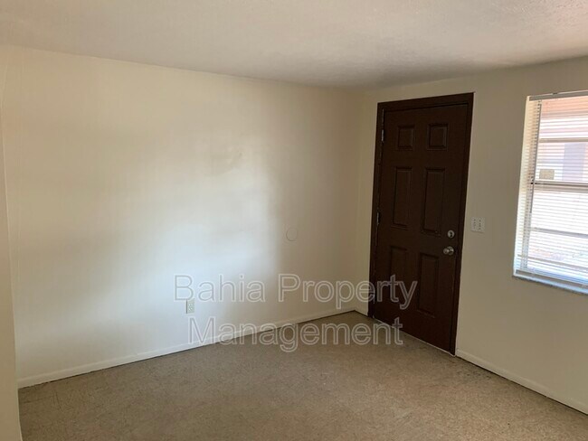 Building Photo - 8940 Temple Terrace Hwy