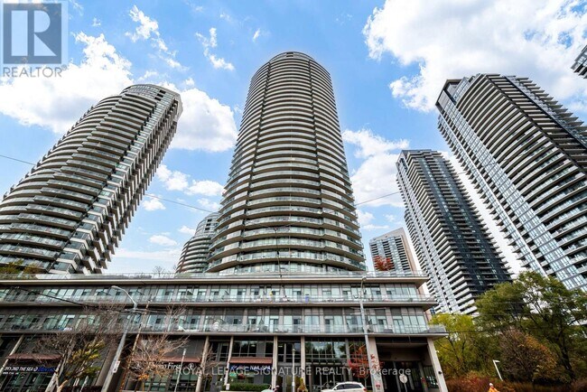 Photo du bâtiment - 2230 Lake Shore Blvd W