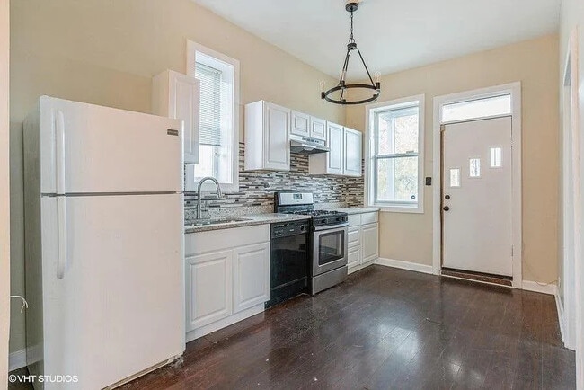 Building Photo - 4823 S Indiana Ave