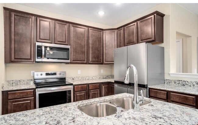 Kitchen - 2444 Ridge Top Dr