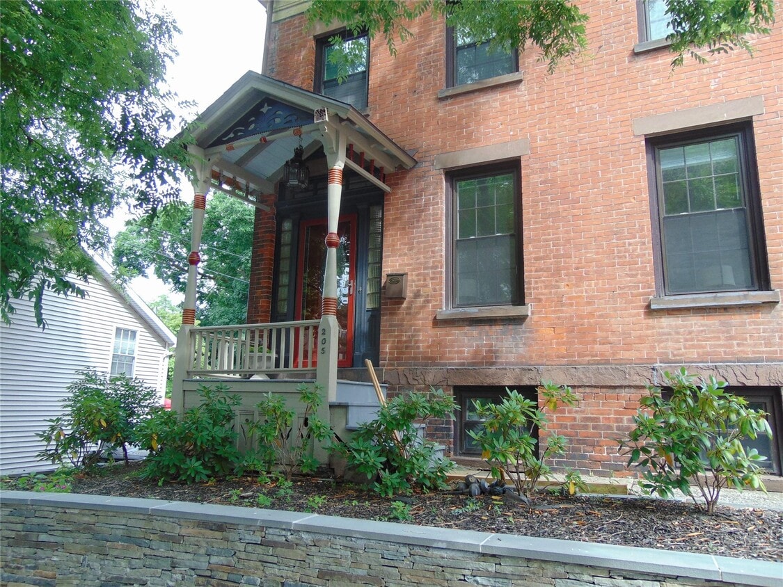 Primary Photo - 205 Union St