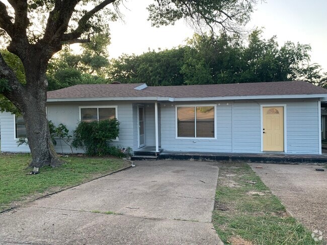 Building Photo - 1240 S Brazos St