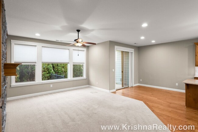 Building Photo - 4 Bedroom 3 Bath Upscale Luxury Fishers Landing Townhome