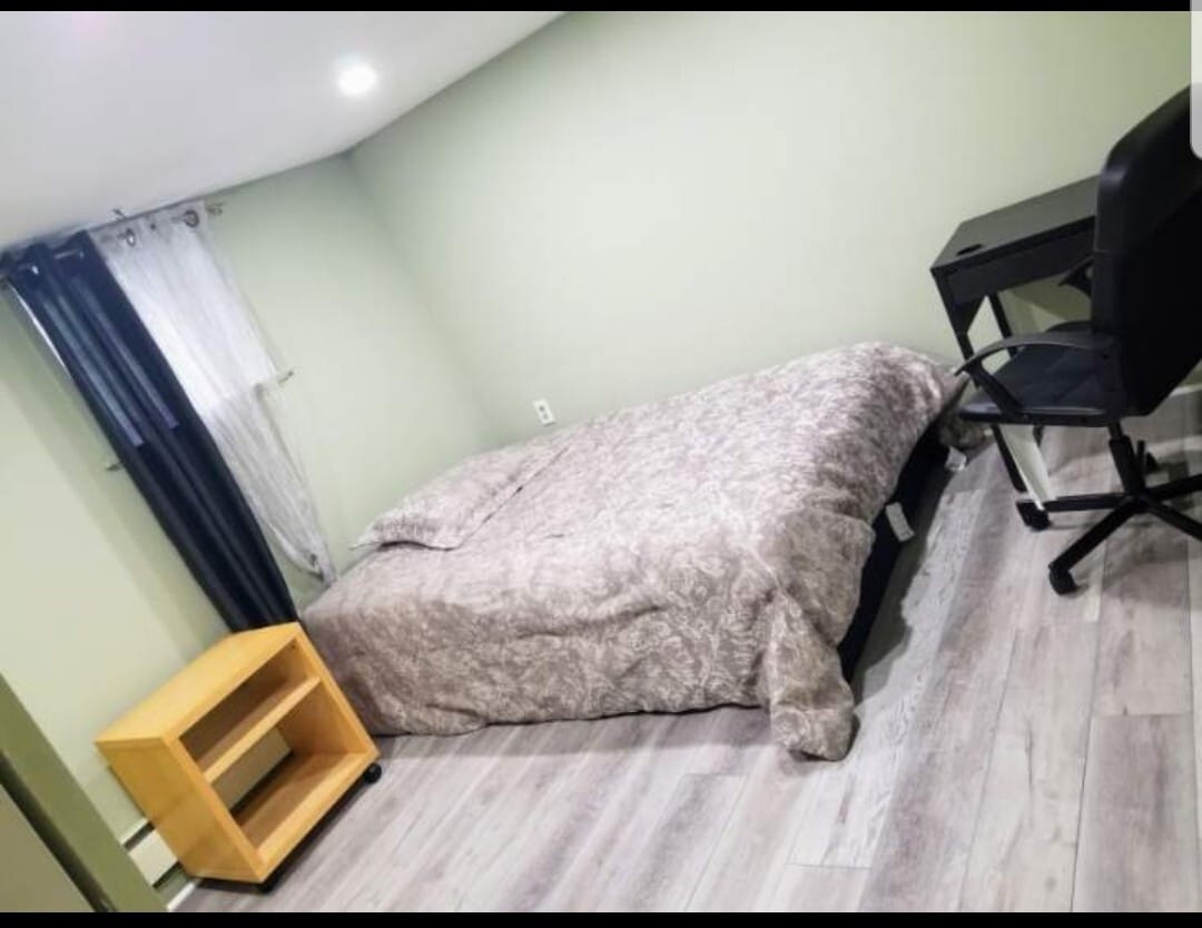 90 sq/f - 117 Albert St