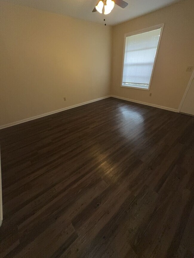 Foto del edificio - 2216 Welch Dr