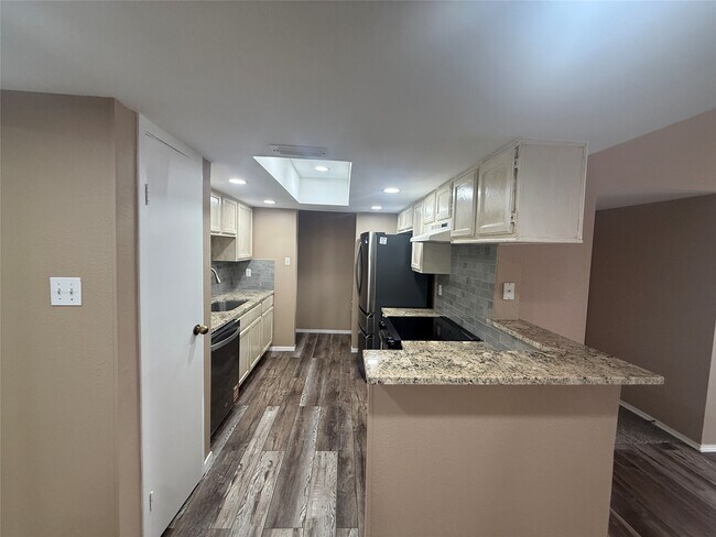 Foto del edificio - 14777 Wunderlich Dr