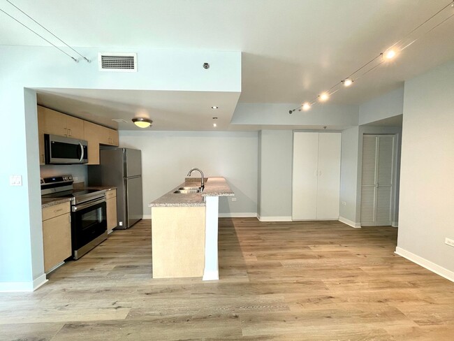Foto del edificio - Renovated 2 Bedroom 2 Bathroom Condo in Li...